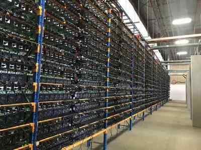Large-scale mining farm integrating Kaspa and Bitcoin miners with efficient cooling systems